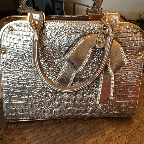 Handbags - Silver chrome Handbag 👜